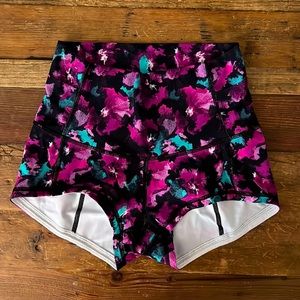 Lululemon Wunder Short 2" - Midnight Bloom - Excellent condition!